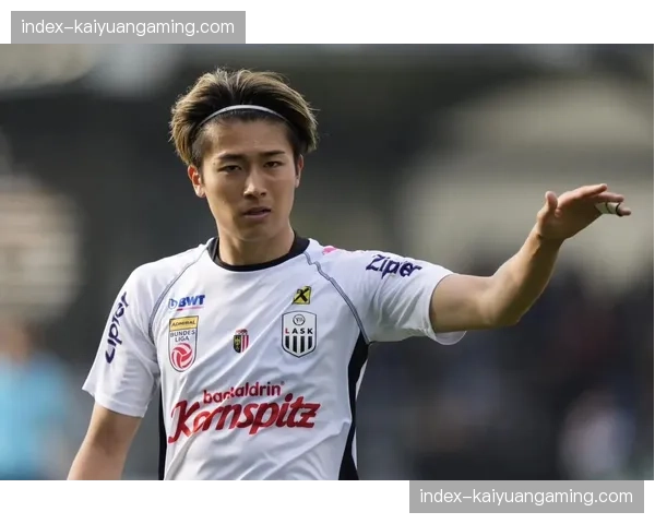 消息：兰斯官方确认，日本边锋中村敬斗因腿筋伤势将缺席三周。